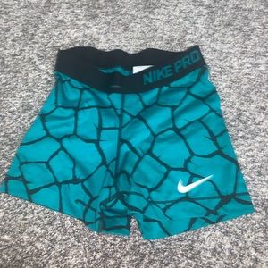 Teal crack patterned Nike pros 🐳
